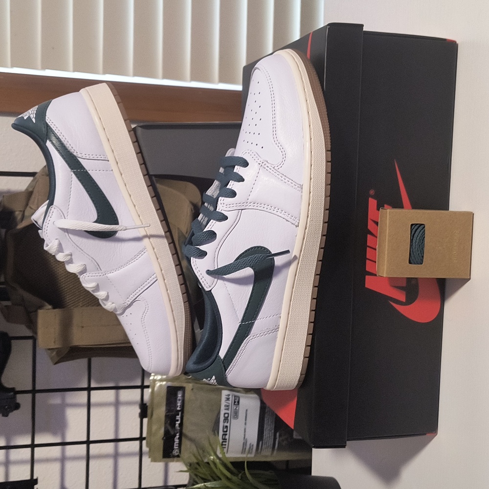 Air Jordan 1 Low OG Oxidized Green Size 11 Wmns/ Mens 9.5